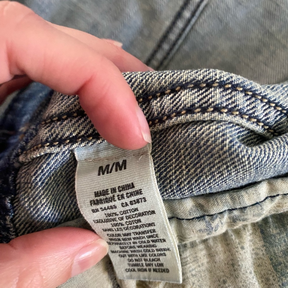 AE Jean Jacket Size Medium - Picture 6 of 9